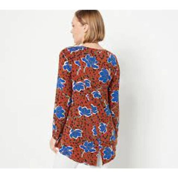 Logo by lori goldstein Rayon 230 FLORAL V neck  printed woman's shirt. top - Picture 2 of 3